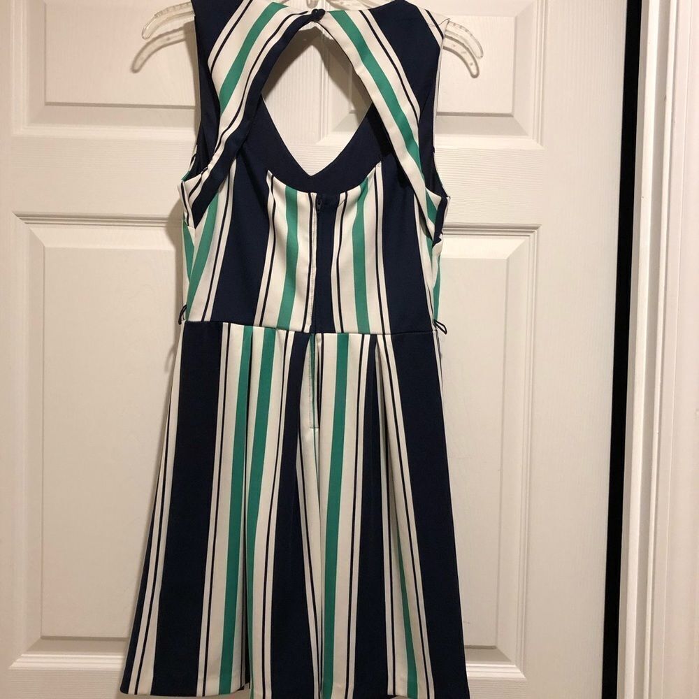 BCX open back dress sleeveless with pleats - Picture 2 of 8
